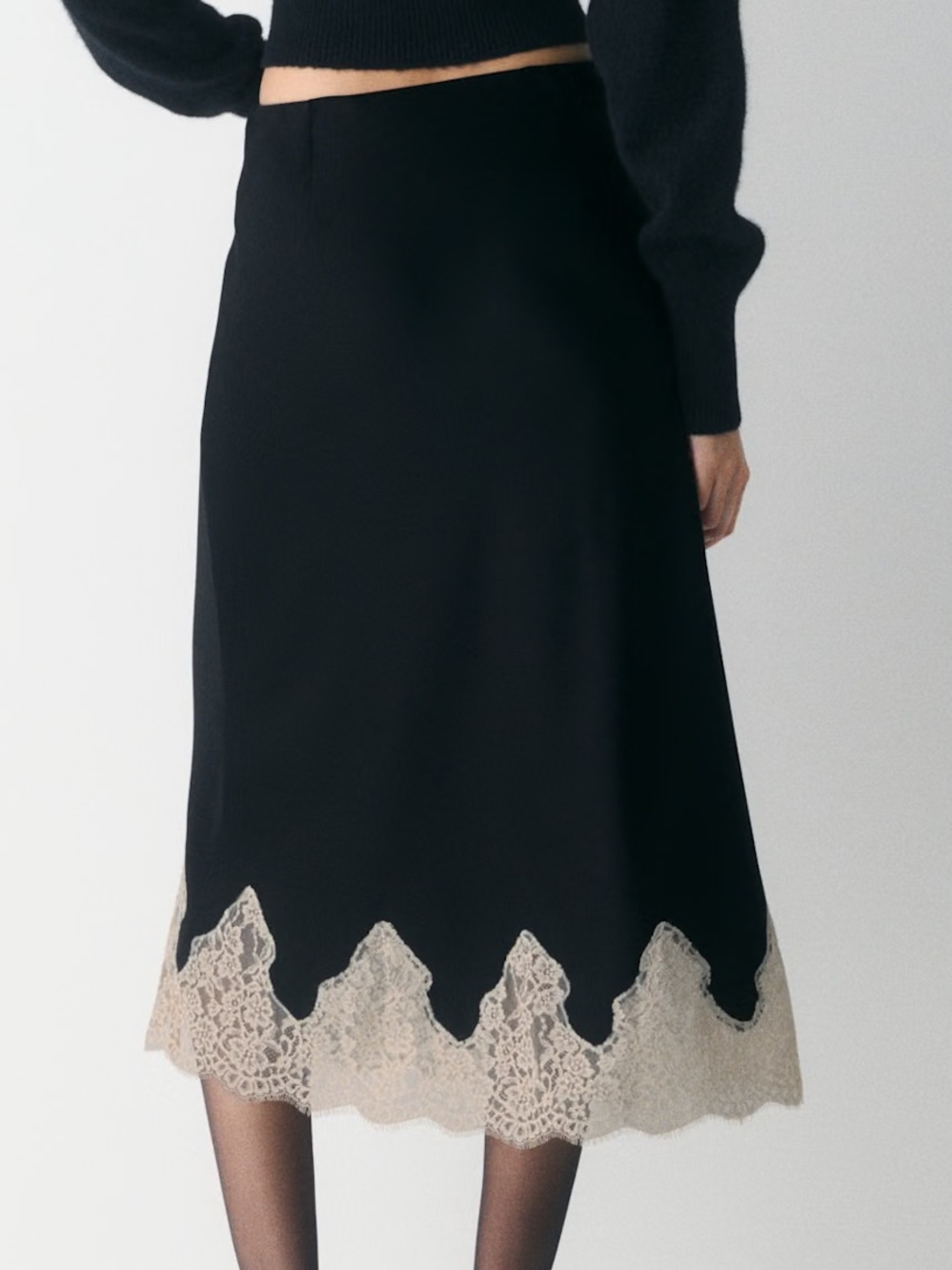 Aritzia Henrietta Satin Skirt w Black Lace Hem M - Picture 3 of 8